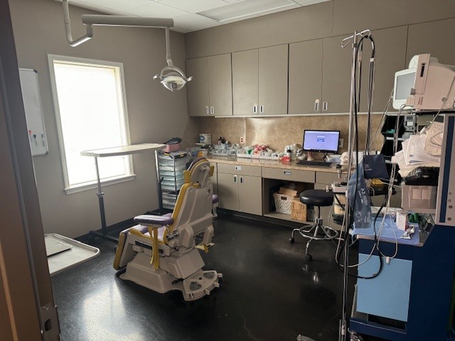 Dr. Fischer's Procedure & Anesthesiology Room